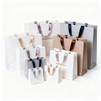 Sacs en papier personnalisés imprimés, emballage, sac en papier cartonné blanc de luxe laminé avec poignées en ruban pour l'emballage de vêtements
