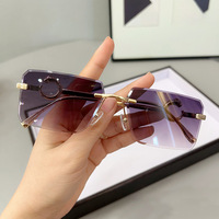 Gafas de sol New TIDE Girl Anti Ultraviolet Strong Light Show Face Gafas de sol pequeñas Street Shooting Online Celebrity Glasses