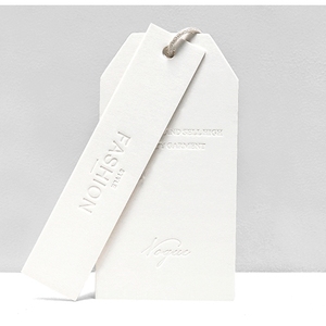 Thẻ Treo thẻ may mặc cho quần áo 2021 tùy chỉnh thân thiện với môi trường sang trọng sang trọng giày trắng Debossed Logo treo thẻ - Product Image 4