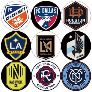 Breloques 3D en PVC souple pour sabots, motifs basketball et football, avec boucle, pour adolescents, cadeaux de fête, vente en gros, OEM – Meilleures ventes - Product Image 5