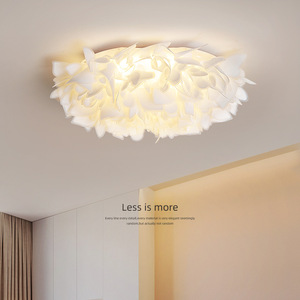 Lampe de chambre à coucher de conception italienne avec des pétales simples, chaleureux et romantiques, lampe de plafond nordique pour chambre principale, célèbre sur internet. - Product Image 6