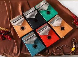 Meilleure vente en gros de <span class=keywords><strong>Kalimba</strong></span> en bois fait à la main 17 touches Style durable Instrument de musique de début personnalisé - Product Image 4