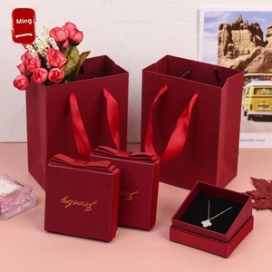JoJo Schmuckbox Großhandel Klassische Retro Quadratische Weinrote Schleife Halskette <span class=keywords><strong>Ring</strong></span> Valentinstag Geschenkverpackung Bedrucktes LOGO Geprägt - Product Image 4