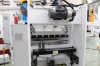 CNC 30T/1600mm WC67K Otomatis Penuh Aluminium Pompa Motor Bantalan Kabinet Pusat Data Kap Ventilasi Saluran Ventilasi HVAC Pintu