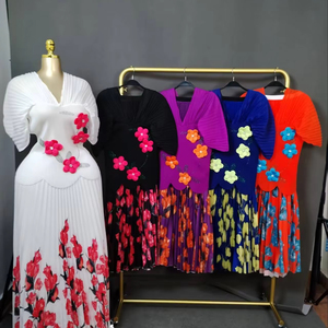 Nouvel ensemble plissé 2 pièces tendance : haut floral ample Miyaki et jupe droite décontractée pour <span class=keywords><strong>femme</strong></span> (<span class=keywords><strong>taille</strong></span> plus) - Product Image 1