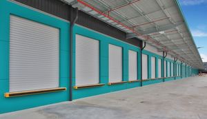 Toit <span class=keywords><strong>de</strong></span> volet intérieur motorisé moderne auvents rétractables en aluminium pour l'extérieur Stores roulants en mousse <span class=keywords><strong>de</strong></span> PU Portes <span class=keywords><strong>de</strong></span> <span class=keywords><strong>garage</strong></span> en acrylique Télécommande - Product Image 3