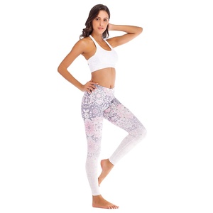 Mallas de yoga con estampado de sublimación floral, leggings de cintura alta, bolsillo invisible, pantalones deportivos de gimnasio - Product Image 3