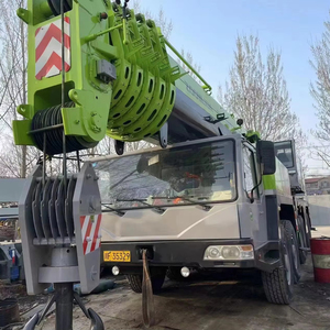 Grúa Montada en Camión Zoomlion ZTC2200H de 220 Toneladas, Bien Mantenida, con Sistema Hidráulico de Alto Rendimiento y Elevación Confiable para Ingeniería - Product Image 1