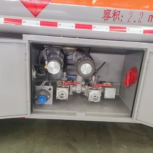 Camion-citerne Dong Feng à prix réduit avec distributeur, 5000 litres, pour ravitaillement en diesel, en promotion - Product Image 5