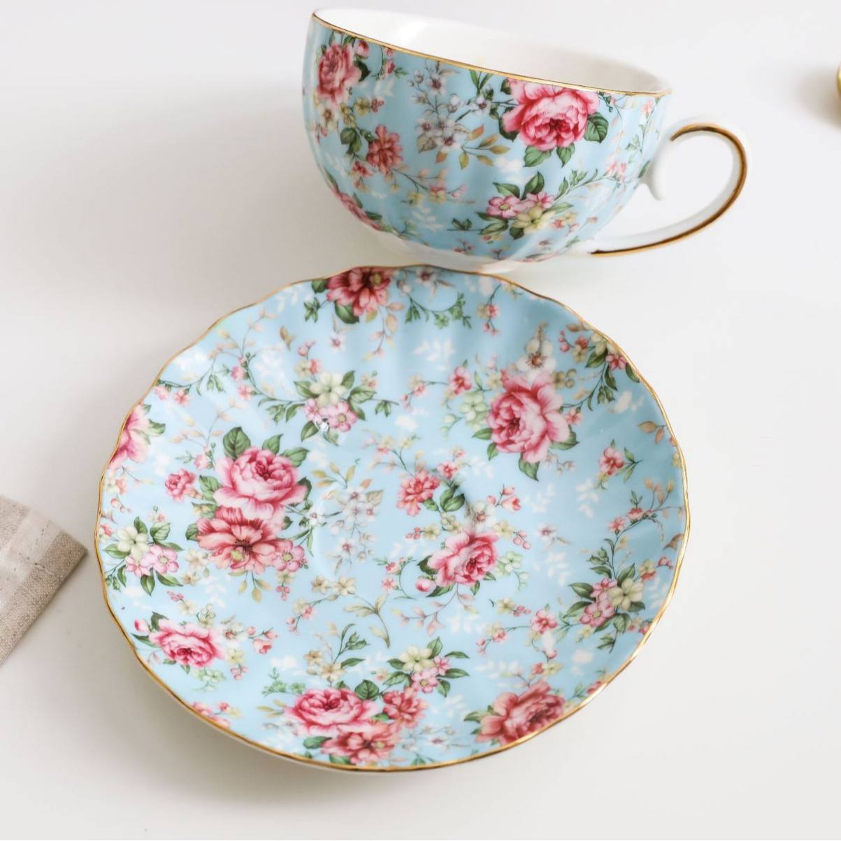 Sfondo blu floreale (1 tazza 1 piattino)