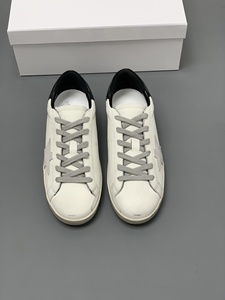 <span class=keywords><strong>Sneakers</strong></span> in Pelle Bianca Effetto Vissuto con Stella, Lacci Grigi, Tacco Nero, Suola Morbida, Scarpe Casual da Donna per Uso Quotidiano, Vendita all'Ingrosso - Product Image 1
