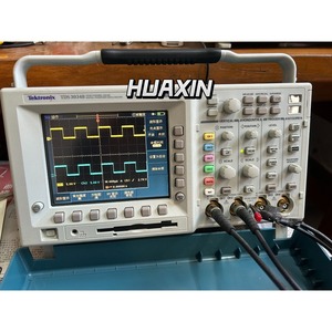 TDS3034B Tektronix ออสซิลโลสโคปเรืองแสงดิจิตอลสี4-Ch, 300MHz, 2 5GS/S ที่ใช้ HX - Product Image 2
