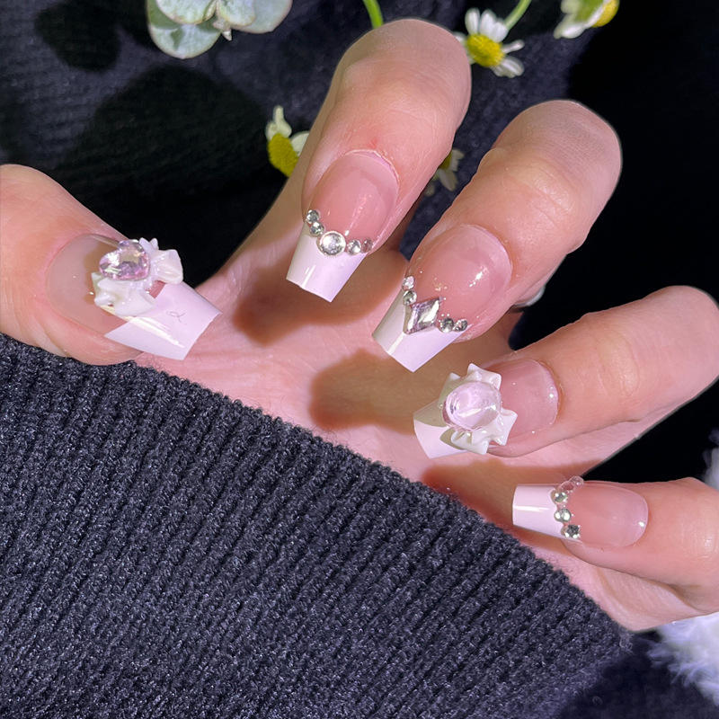 BY1784เป็นสิ่งที่สวยงามเพียงอย่างเดียว