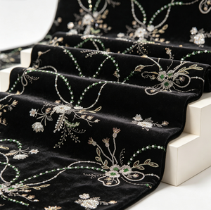 Tissu en <span class=keywords><strong>velours</strong></span> <span class=keywords><strong>noir</strong></span> A920 avec broderie florale perlée or et argent, matière de <span class=keywords><strong>velours</strong></span> pour robe de soirée de luxe richement perlée - Product Image 5