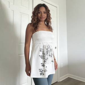 เสื้อกล้ามสไตล์วันหยุดพิมพ์ลายดอกไม้ใหม่ สายรัดปรับได้ ทรงครอปพอดีตัว ทรงเอไลน์ เสื้อแฟชั่นฤดูร้อน เสื้อครอปสั้น - Product Image 2