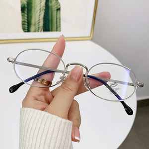 Montures de lunettes de vue pour femmes, style rébelliant, en fil doré, petites montures, style rétro pur et séduisant - Product Image 2