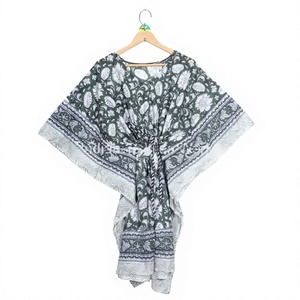 Tela de Algodón Tejida a Mano con Estampado Floral, Ecológica y Natural, Cuello en V, Sin Mangas, Estilo Bohemio Hippie para Mujer - Product Image 1