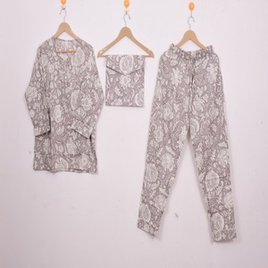 Conjunto de Pijama Floral Estampado a Mano de Calidad Superior - Ropa de Dormir de Algodón Artesanal, Ropa de Dormir y de Estar por Casa para Mujer, Regalo de Verano - Product Image 1