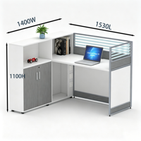 Poste de travail individuel en cubicle avec cloison en verre, bureau pour personnel offrant une grande intimité pour les bureaux à plan ouvert