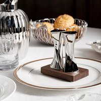 Ensemble de bouteilles à condiments de style occidental en acier inoxydable de style européen, boîte à condiments de table à design ondulé, pot de luxe léger