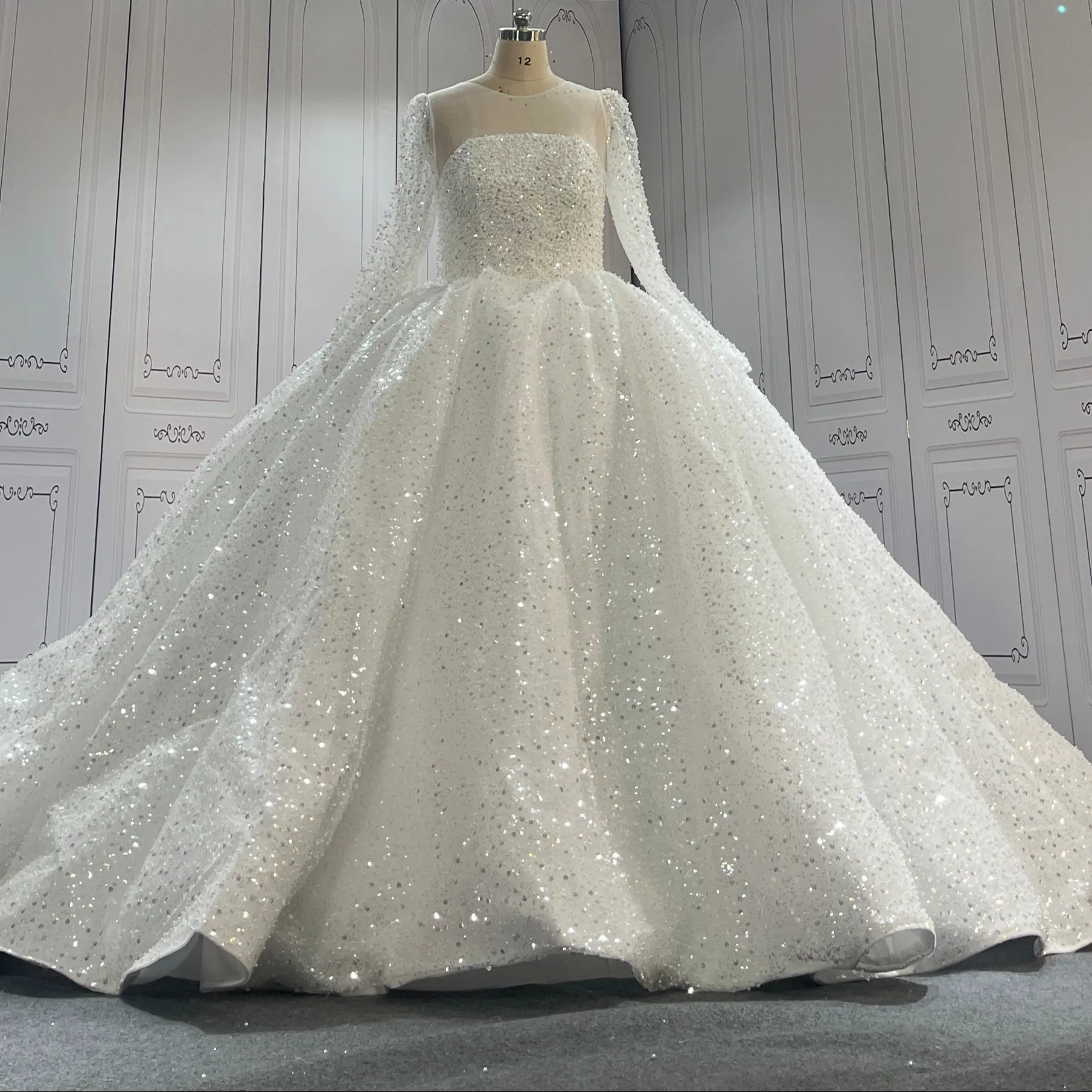 Robe de mariée en dentelle perlée meilleure balle grand train à paillettes 2023 à manches longues perles robe de mariée haut de gamme