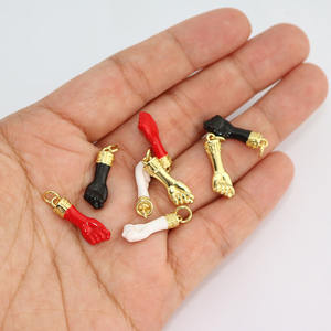 JS1789 Fashion Dainty Pendentif Figa main en métal plaqué or 18 carats émail rouge multicolore - Product Image 2