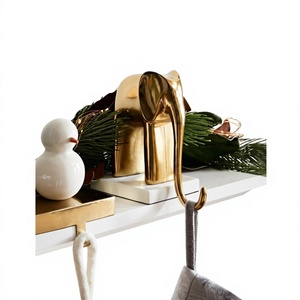 Crochet de table en métal doré en forme d'éléphant avec base, support moderne pour chaussettes de Noël, motifs personnalisables, figurine animale, décoration de table - Product Image 1