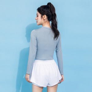 ชุดว่ายน้ำแขนยาวสองชิ้นสำหรับผู้หญิง สีฟ้าทะเลสาบและสีดำ UPF50 พลัส ชุดว่ายน้ำสไตล์สปอร์ตสำหรับวันหยุดและการออกกำลังกาย - Product Image 2