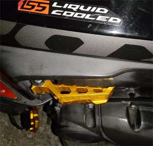 Pièces Détachées Pédale Arrière Passager Repose-Pieds pour <span class=keywords><strong>YAMAHA</strong></span> X MAX <span class=keywords><strong>XMAX</strong></span> 300 <span class=keywords><strong>125</strong></span> 250 400 NMAX155 NMAX 155 XMAX300 XMAX250 - Product Image 4