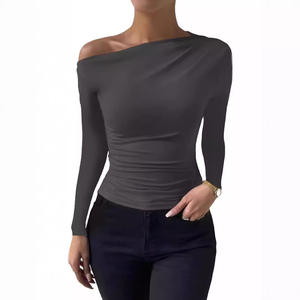 Camiseta de manga corta con hombro oblicuo de viento puro, diseño de verano para mujer, ropa ajustada con hombros descubiertos, se ve delgada - Product Image 2