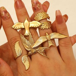 Anello Vintage a Forma di Uccello in Volo per Donne, Placcato in Oro 18K, Acciaio Inossidabile, Regolabile, con Ali, Gioiello Impermeabile - Product Image 2