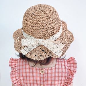 Chapeau de soleil en paille de papier pliable pour enfants, filles, tout-petits, bébés, plage, voyage, avec ruban en dentelle et nœud - Product Image 1