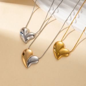 Collier personnalisé résistant à l'eau plaqué or 14k 18k en acier inoxydable 316l avec pendentif en forme de cœur pour femmes - Product Image 2