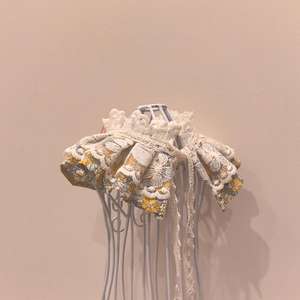 Baumwoll-Spitzen-Lätzchen im Prinzessinnen-Stil mit Blumenmuster für Katzen, Hunde, Ragdoll-Puppen – Kleidung für alle Jahreszeiten, Speicheltuch für Haustiere, Haustierzubehör OEM/ODM - Product Image 4