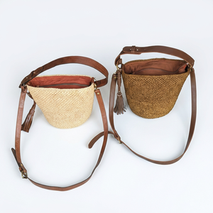 Sac à bandoulière léger en paille tressée style bohème avec fermeture éclair, pompon en cuir et sangle réglable pour usage quotidien et plage - Product Image 4