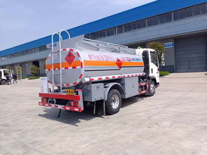 Camion <span class=keywords><strong>citerne</strong></span> HOWO <span class=keywords><strong>5000</strong></span> litres 4*2 Mini camion <span class=keywords><strong>citerne</strong></span> à carburant à vendre - Product Image 4