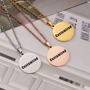 Collar con Colgante Personalizado de Oro de 18K, Estilo Europeo y Americano, Colgante Geométrico de Acero Inoxidable con Espejo - Product Image 1