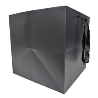 Sacs cadeaux de mariage écologiques en papier recyclé avec fermeture magnétique et impression personnalisée pour vêtements et invités