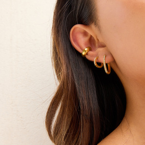 Pendientes de Diamantes en Oro de 18K y Acero Inoxidable con Forma de O y Diamantes Blancos para Uso Diario de Mujer - Product Image 4