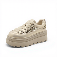 Baskets tendance 2026 pour femmes à plateforme épaisse, respirantes, perforées étoiles, chaussures de marche décontractées, rehaussantes, OEM/ODM