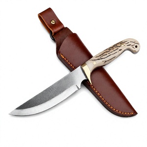 Cuchillo de acero con alto contenido de carbono con mango de asta de ciervo y funda de cuero personalizada - Product Image 1