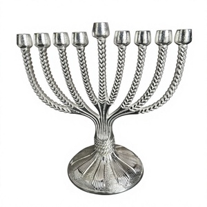 Chandelier en métal argenté à 9 bras, design tressé, base ronde cannelée, décoration de table classique - Product Image 1