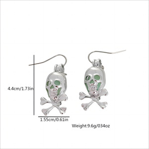 Venta al por mayor de fábrica Halloween luminoso ahueca hacia fuera el cráneo fantasma noche luz colgante pendientes colgantes para mujeres - Product Image 6