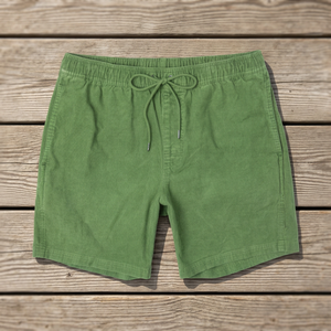 Shorts de sport pour homme, brodés, confortables, en tissu doux, avec taille élastique, cordon de serrage et poches. - Product Image 1