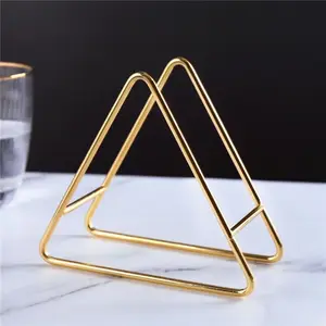 Support de dessous de verre en métal Triangle en fer Supports de stockage en métal Support antidérapant pour présentoir de vaisselle de cuisine Support de dessous de verre pour assiette à dîner