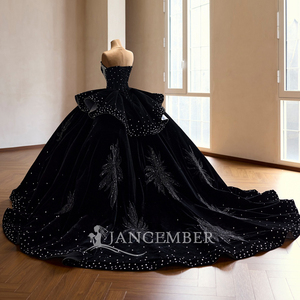 Robe de bal de Quinceañera en velours noir Rsm261103, corsage à épaules dénudées, appliques ornées, volants, peplum, jupe ample, style vintage pour soirée - Product Image 5