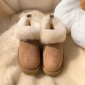 Botas de nieve clásicas de diseñador para mujer, botines cortos de una pieza con forro de piel y suela gruesa, pantuflas de algodón de una pieza para interiores. - Product Image 4