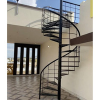 LM Kit d'escalier en colimaçon circulaire en acier de couleur blanche pour l'extérieur.