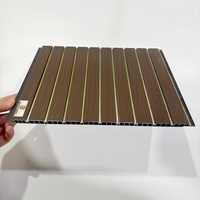 Panneau mural en PVC cannelé 3D doré brillant de luxe, panneau de plafond en PVC étanche à clipser pour la décoration du plafond du salon, de la salle de bain et de la chambre à coucher