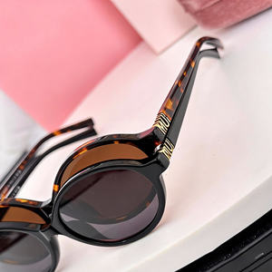 Солнцезащитные очки Miu Brand 2026: высококачественные, с маленькой оправой, класса люкс, для женщин, с премиальным дизайном, для моды и повседневной носки - Product Image 5